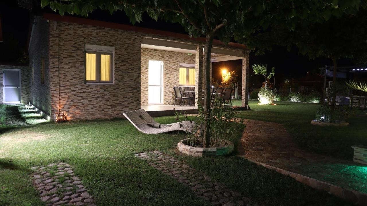 Costa Petra - Luxury Seaside Cottage With Garden - Vacation House For Families In Greece Néa Meságkala Εξωτερικό φωτογραφία