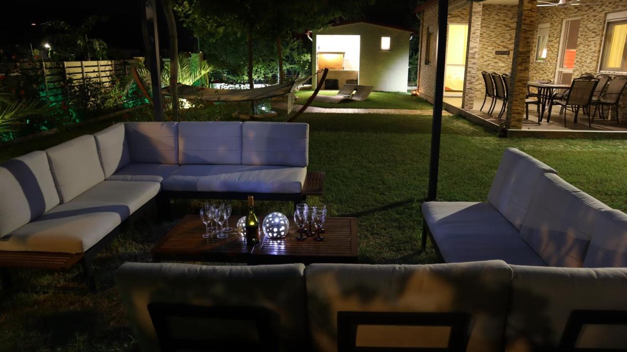 Costa Petra - Luxury Seaside Cottage With Garden - Vacation House For Families In Greece Néa Meságkala Εξωτερικό φωτογραφία