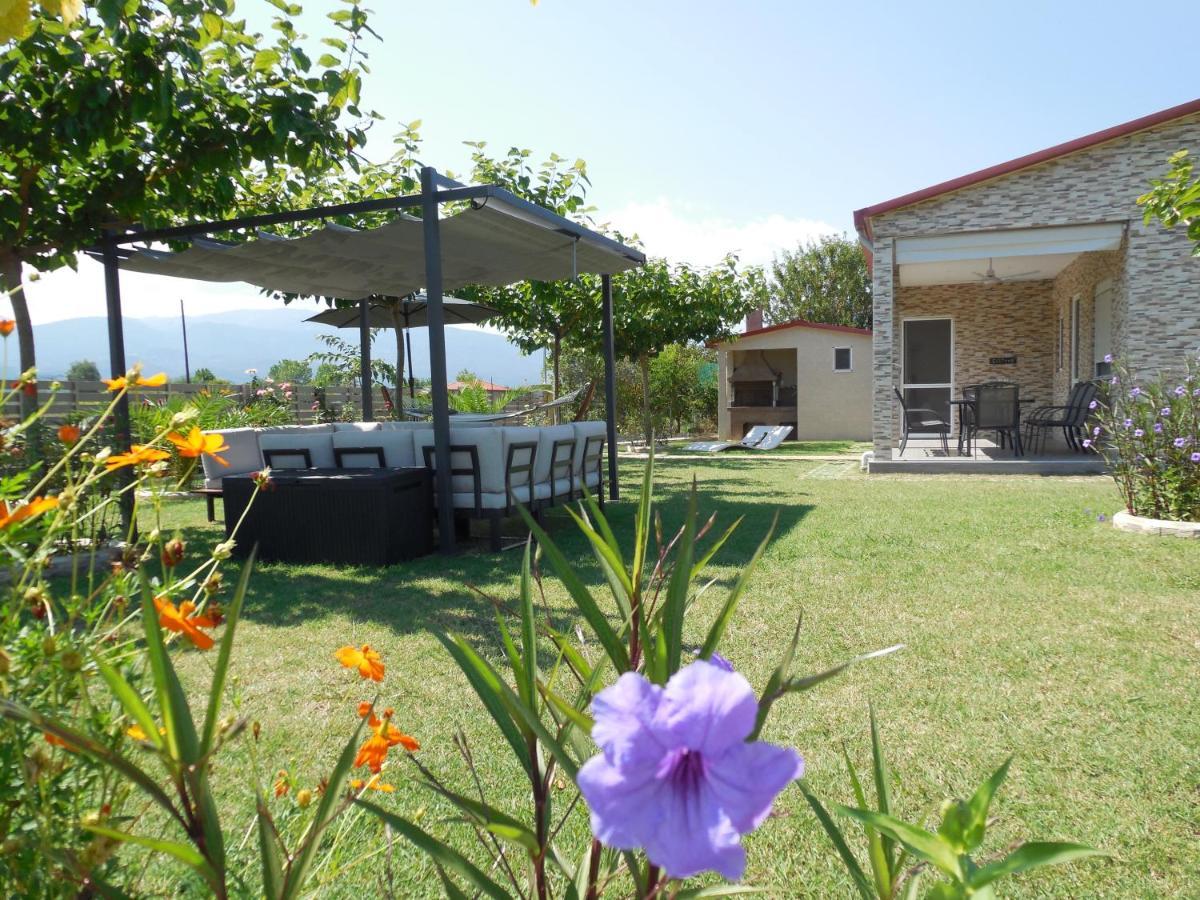 Costa Petra - Luxury Seaside Cottage With Garden - Vacation House For Families In Greece Néa Meságkala Εξωτερικό φωτογραφία